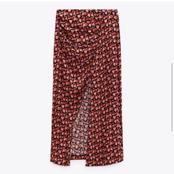 Zara medium floral print midi skirt with front ruching - Picture 5 of 6